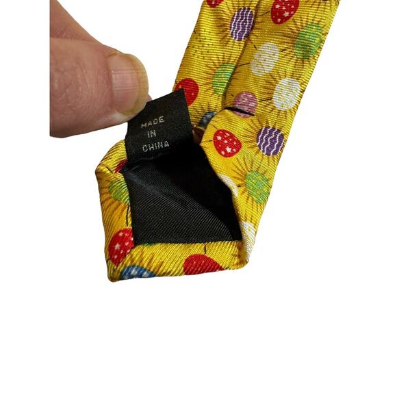 Wild Ties Starburst Easter Eggs Holiday Necktie Yellow 100% Silk - Picture 7 of 7